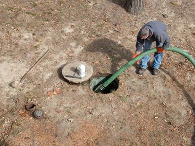 Desatasco de un pozo de bombeo de aguas residuales en A Coruña